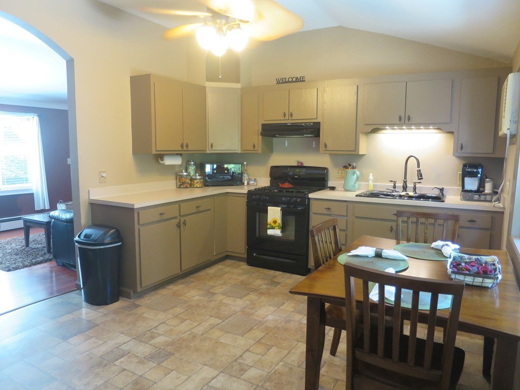 233 Corcoran Boulevard Springfield, MA 01118 - Photo 3 of 20 Gallery Image 3