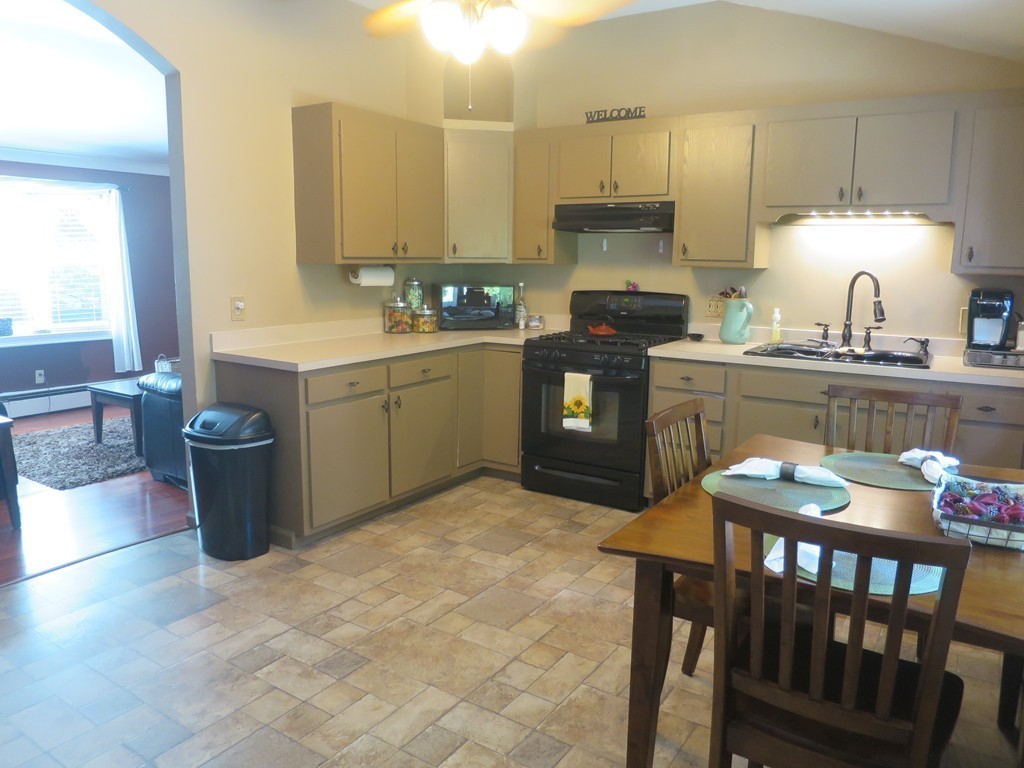 233 Corcoran Boulevard Springfield, MA 01118 - Photo 6 of 20 Gallery Image 6