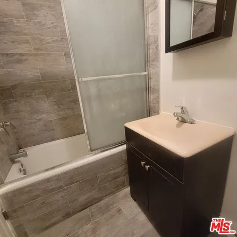 $1,800 | 150 South Kenmore Avenue, Unit 150 1/2, Los Angeles, CA 90004