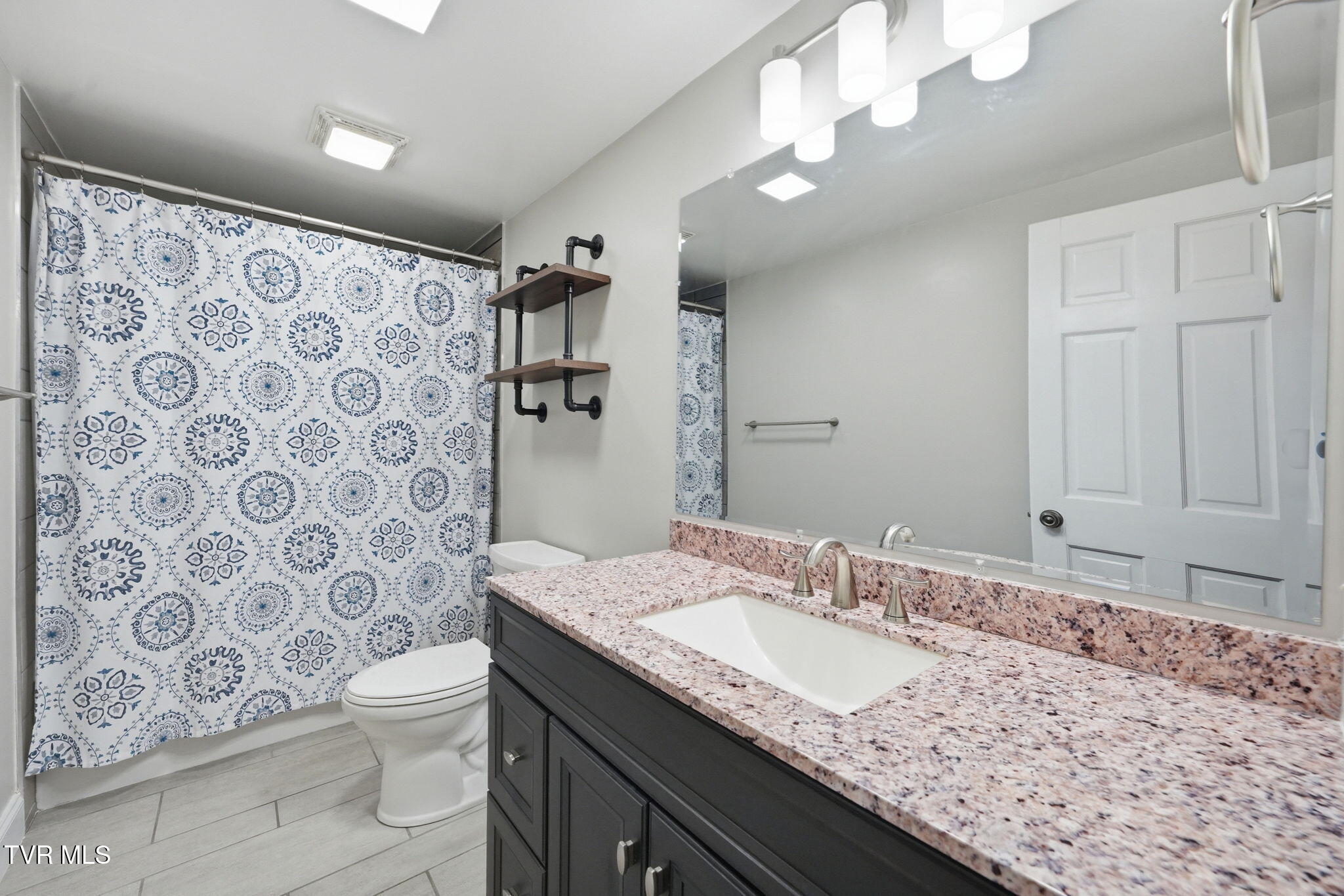 440 Lakeshore Road Bluff City, TN 37618 - Photo 26 of 56 51-web-or-mls-037_DSC00990
