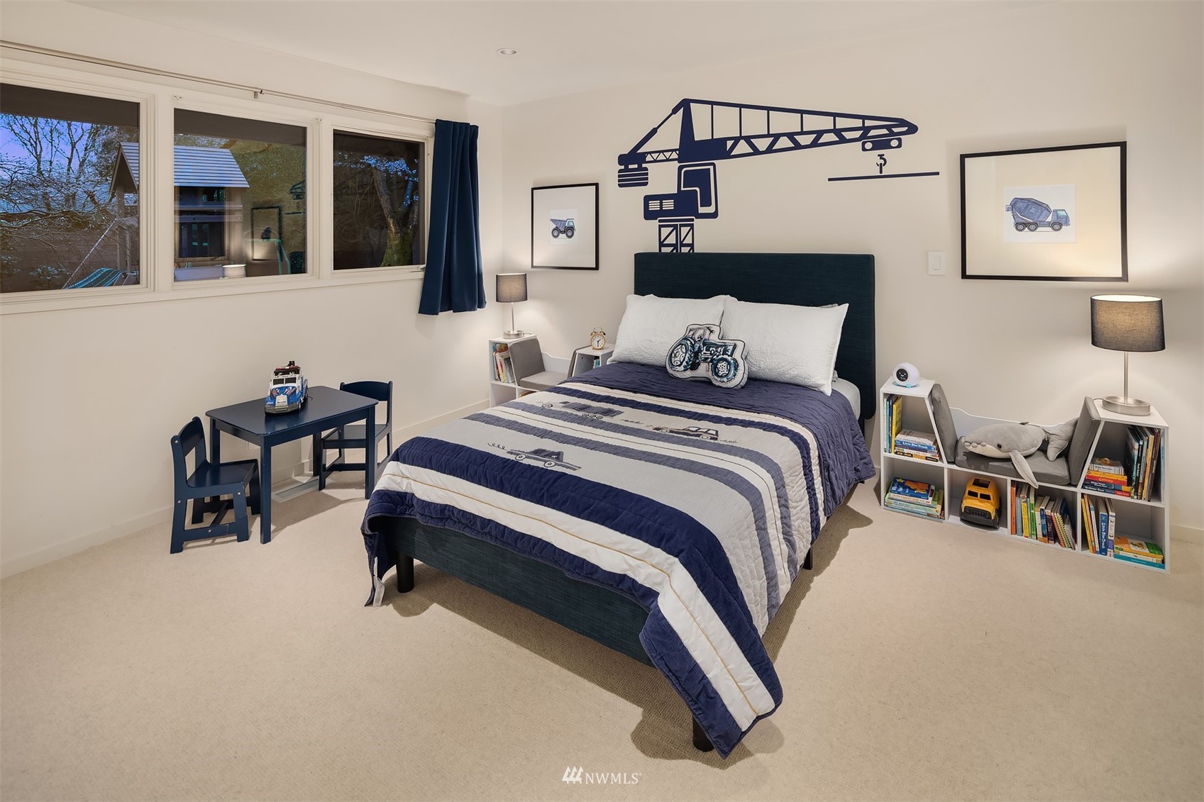 3022 Hunts Point Road Hunts Point, WA 98004 - Photo 18 of 37 a spacious bedroom with a bed and a table in it