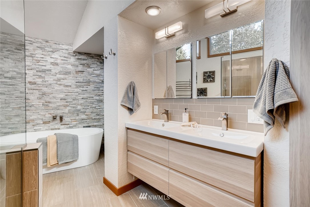 22030 Brier Road Brier, WA 98036 - Photo 13 of 25 Gallery Image 13