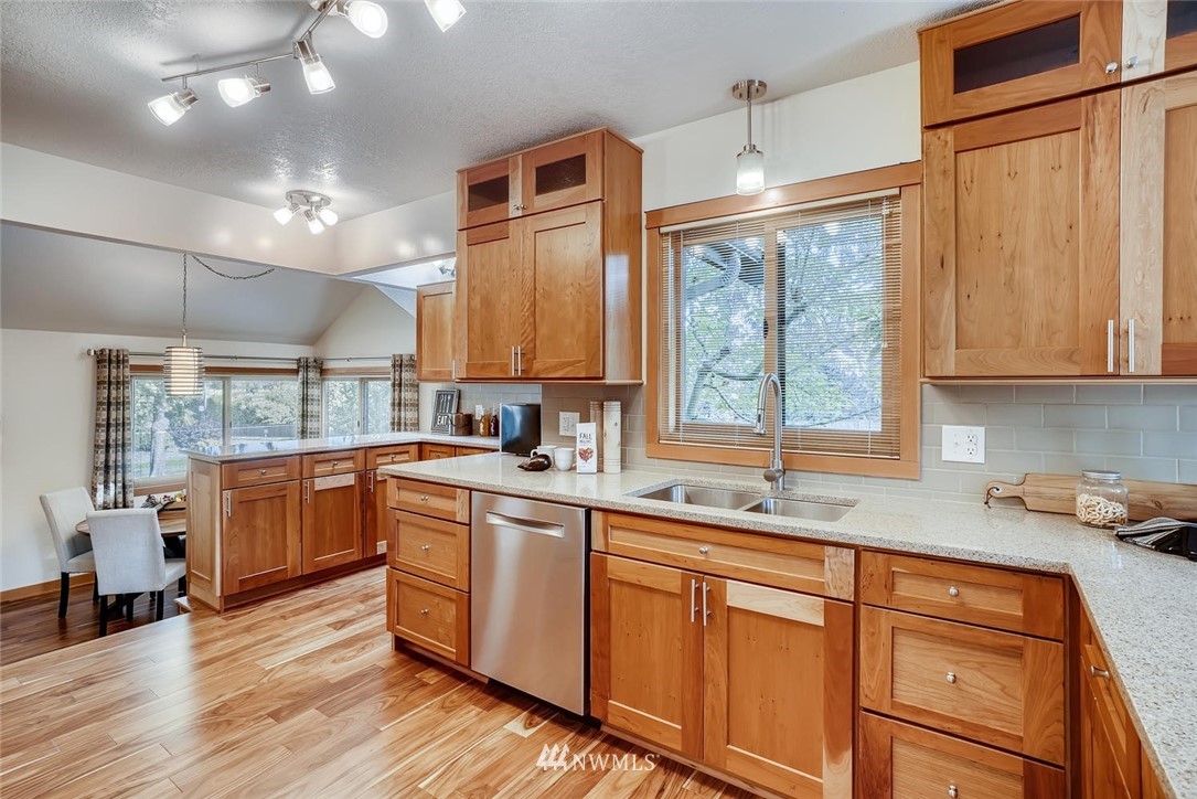 22030 Brier Road Brier, WA 98036 - Photo 6 of 25 Gallery Image 6