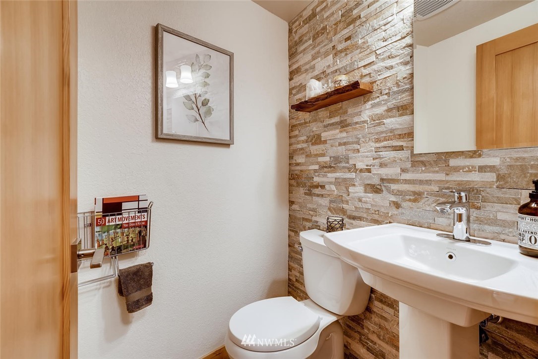 22030 Brier Road Brier, WA 98036 - Photo 10 of 25 Gallery Image 10