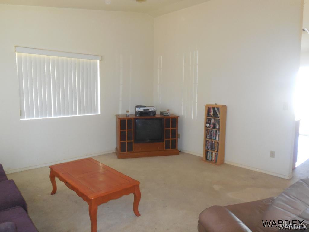 4450 Colorado Road Fort Mohave, AZ 86426 - Photo 4 of 11 living room