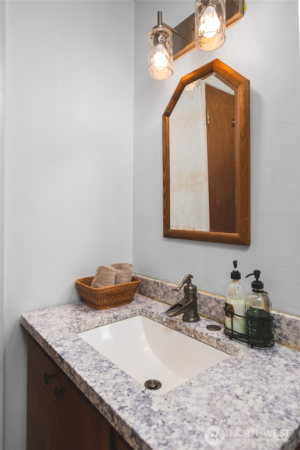 1605 9th Street Anacortes, WA 98221 - Photo 20 of 36