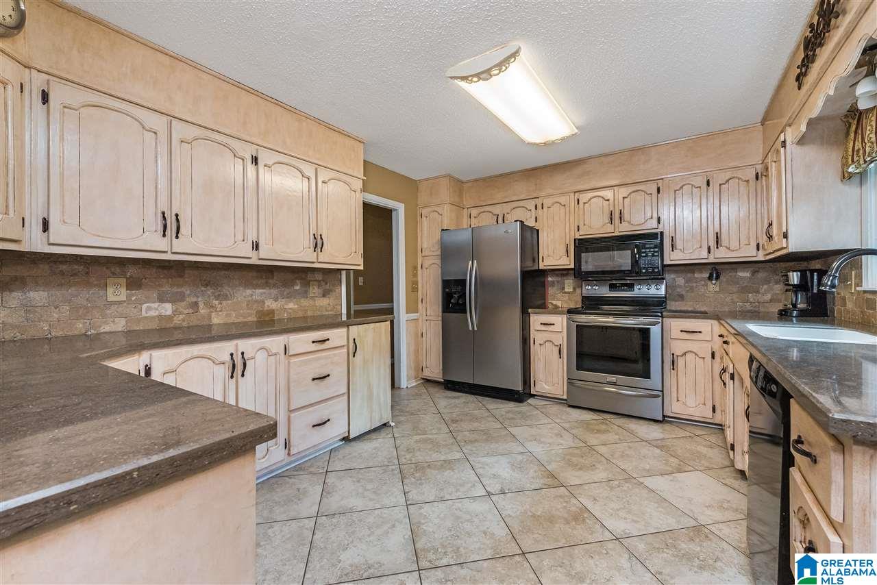 130 Mission Circle South Alabaster, AL 35007 - Photo 6 of 32