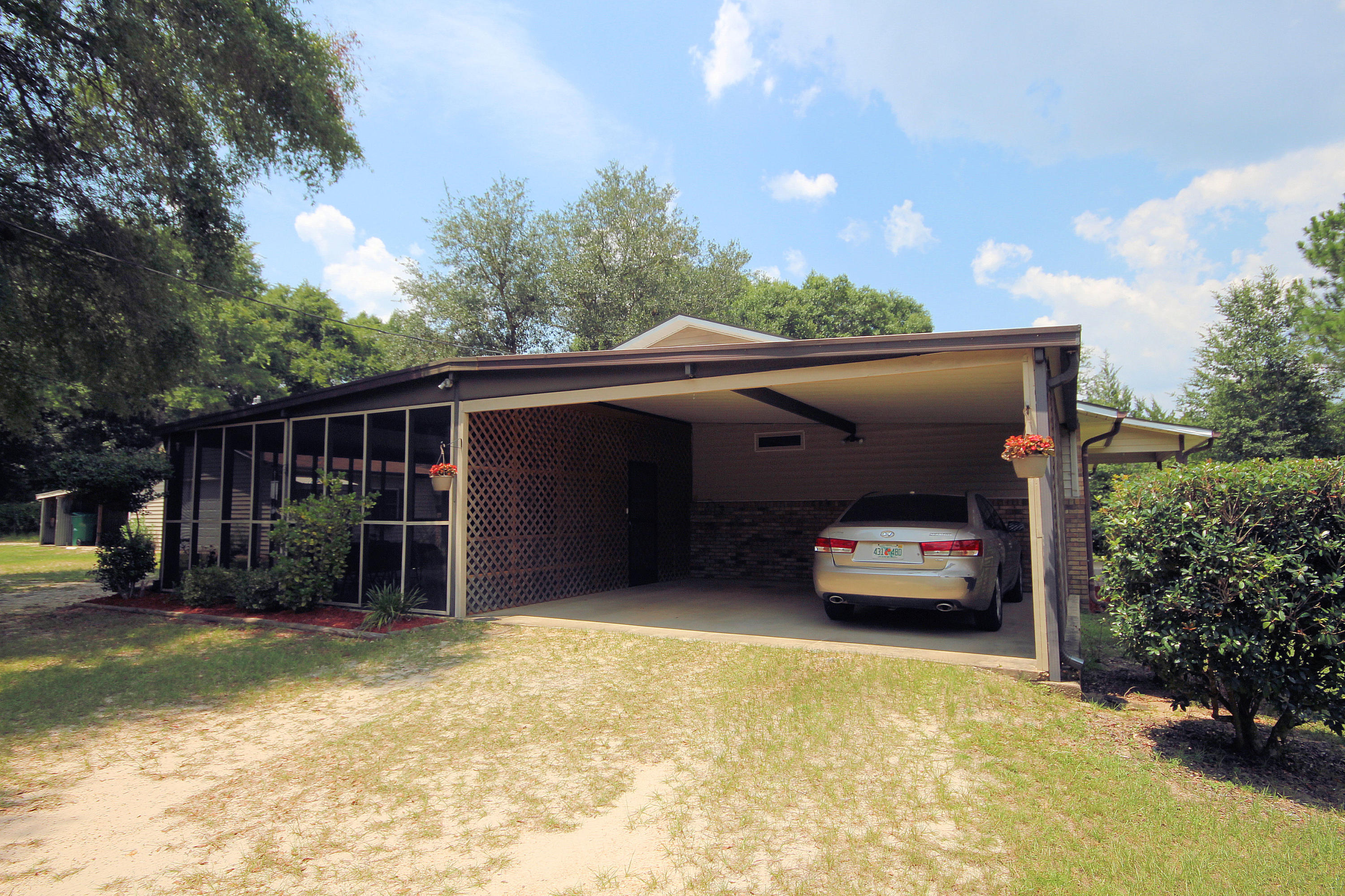 543 John King Road Crestview, FL 32539 - Photo 23 of 32 543JohnKingYGarage