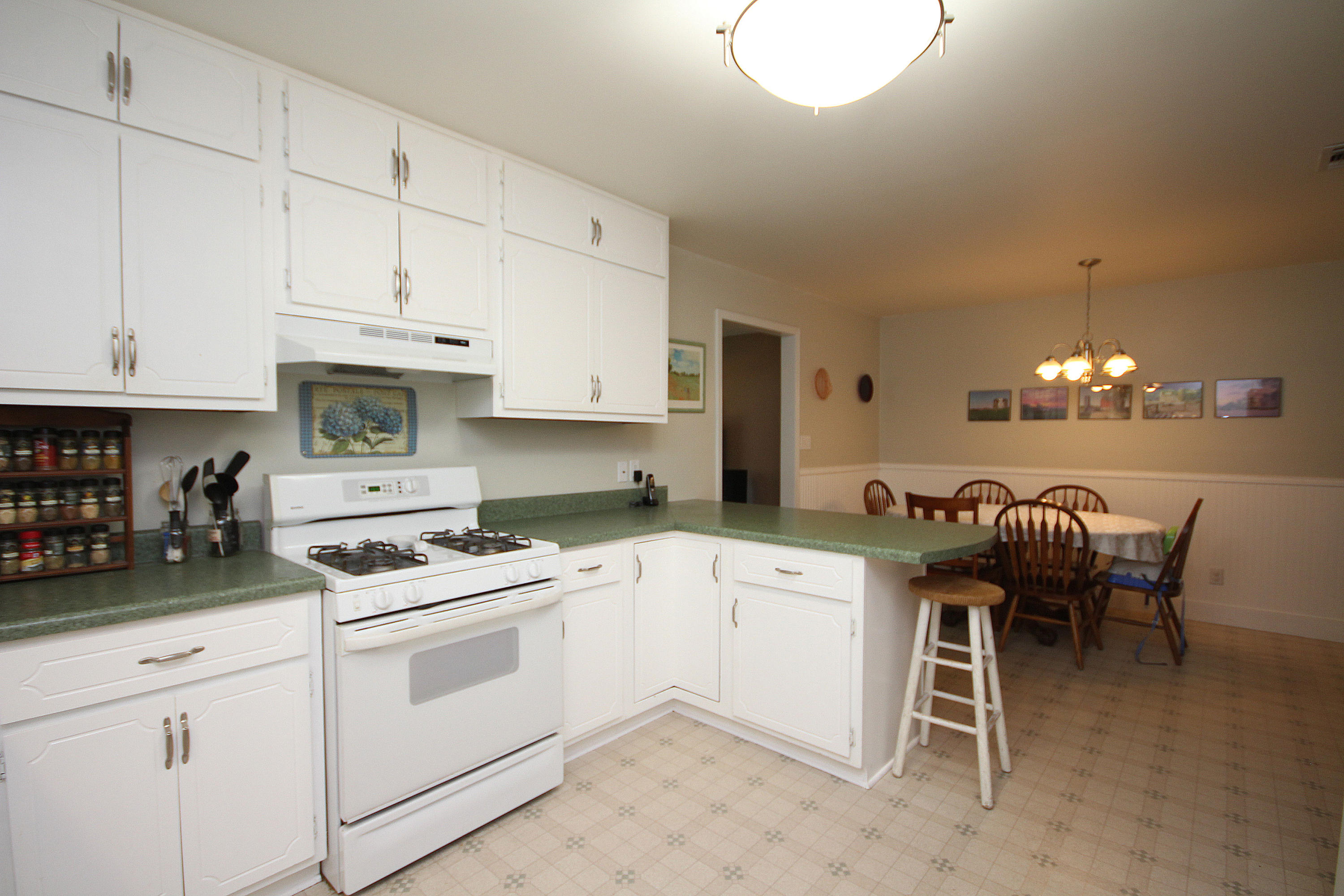 543 John King Road Crestview, FL 32539 - Photo 9 of 32 open kitchen with breakfast bar