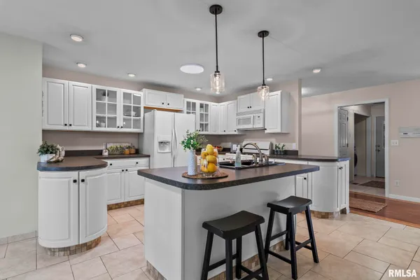 $410,000 | 6932 Fringetree Way, Springfield, IL 62712