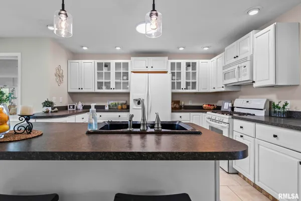 $410,000 | 6932 Fringetree Way, Springfield, IL 62712