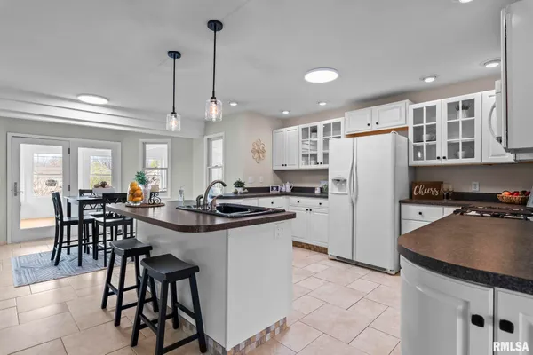 $410,000 | 6932 Fringetree Way, Springfield, IL 62712