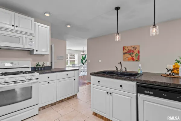 $410,000 | 6932 Fringetree Way, Springfield, IL 62712