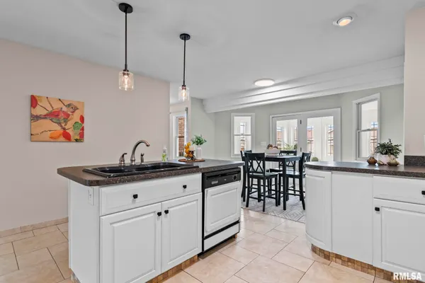 $410,000 | 6932 Fringetree Way, Springfield, IL 62712