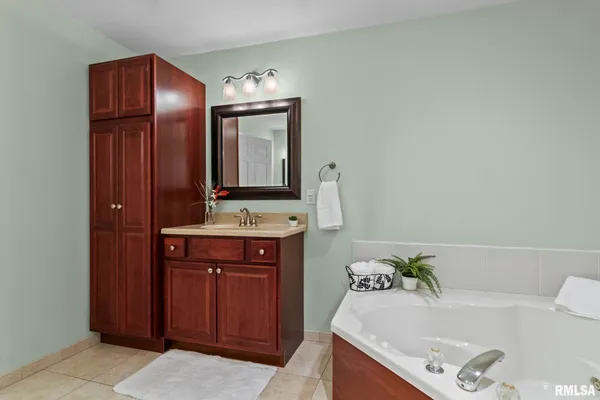 $410,000 | 6932 Fringetree Way, Springfield, IL 62712