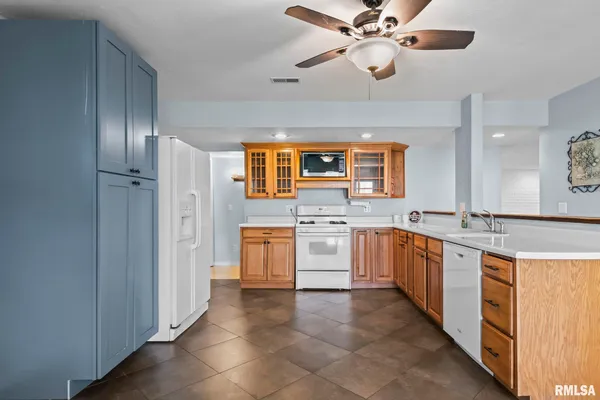 $410,000 | 6932 Fringetree Way, Springfield, IL 62712