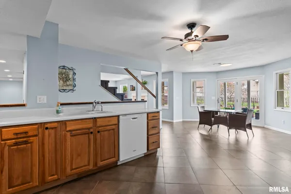 $410,000 | 6932 Fringetree Way, Springfield, IL 62712