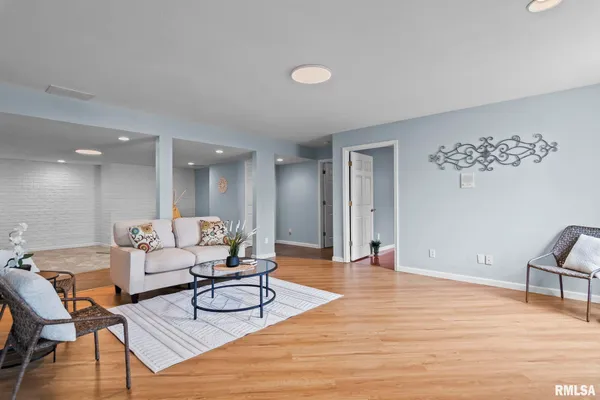 $410,000 | 6932 Fringetree Way, Springfield, IL 62712