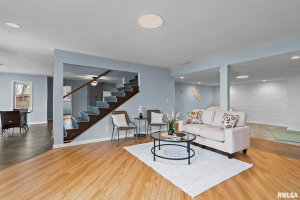 $410,000 | 6932 Fringetree Way, Springfield, IL 62712