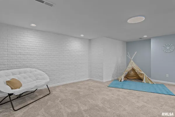 $410,000 | 6932 Fringetree Way, Springfield, IL 62712