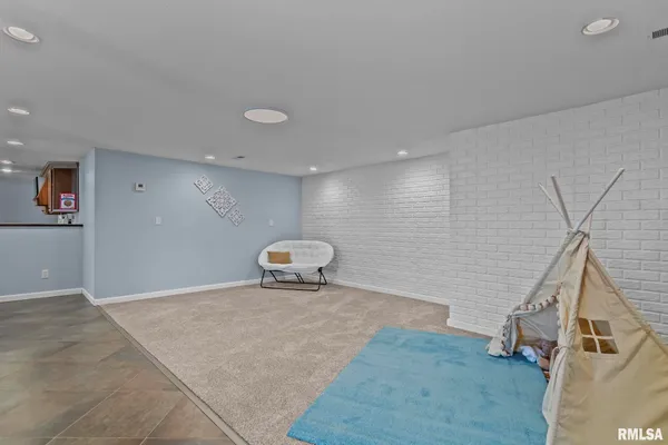 $410,000 | 6932 Fringetree Way, Springfield, IL 62712