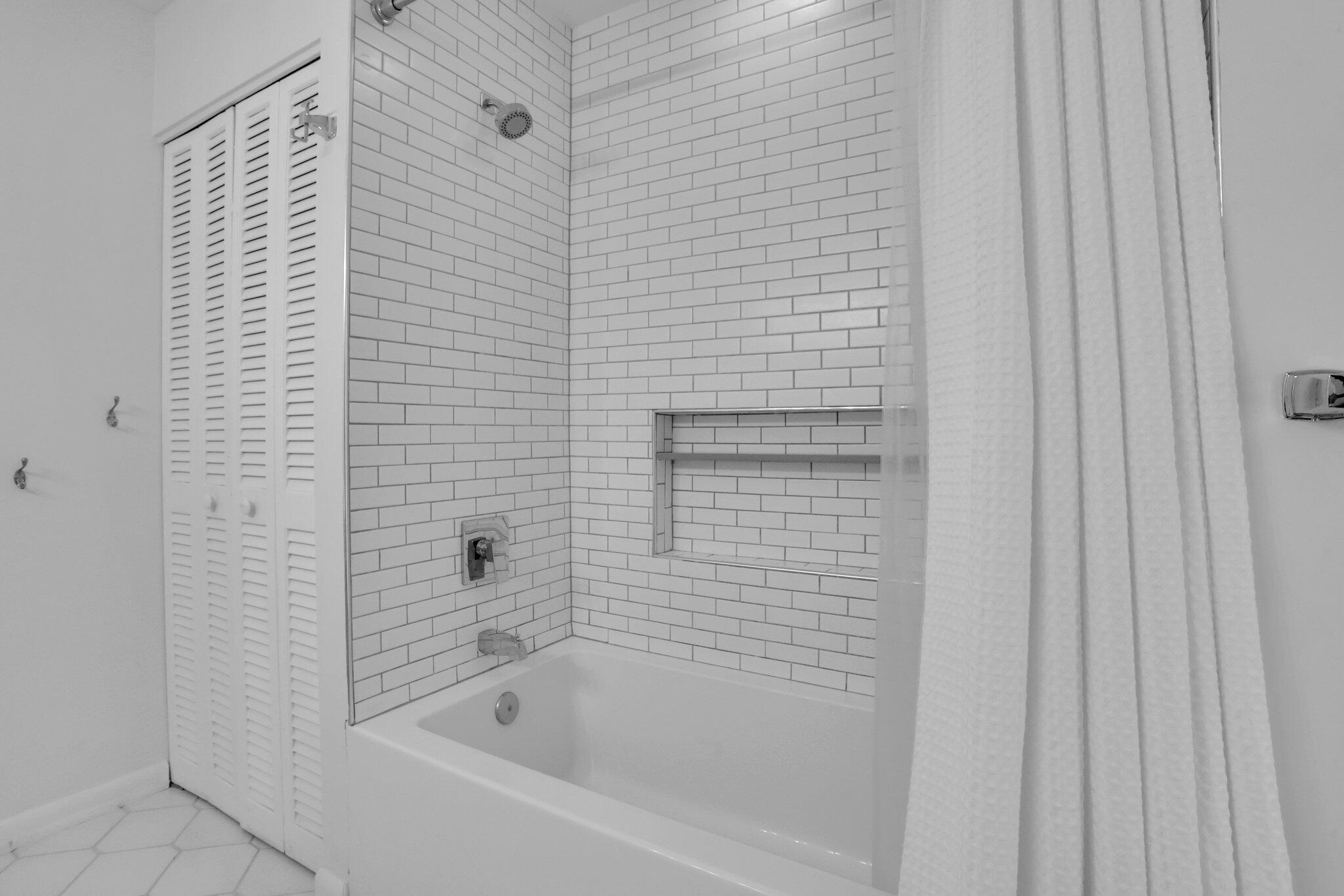 6769 Entrada Place Boca Raton, FL 33433 - Photo 29 of 47 a bathroom with a bathtub