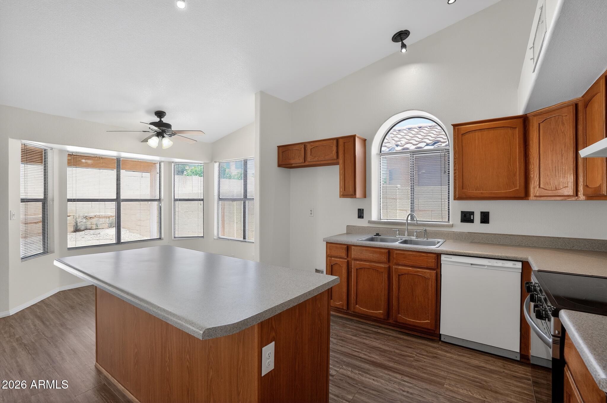 2524 East Indigo Brush Road Phoenix, AZ 85048 - Photo 5 of 21