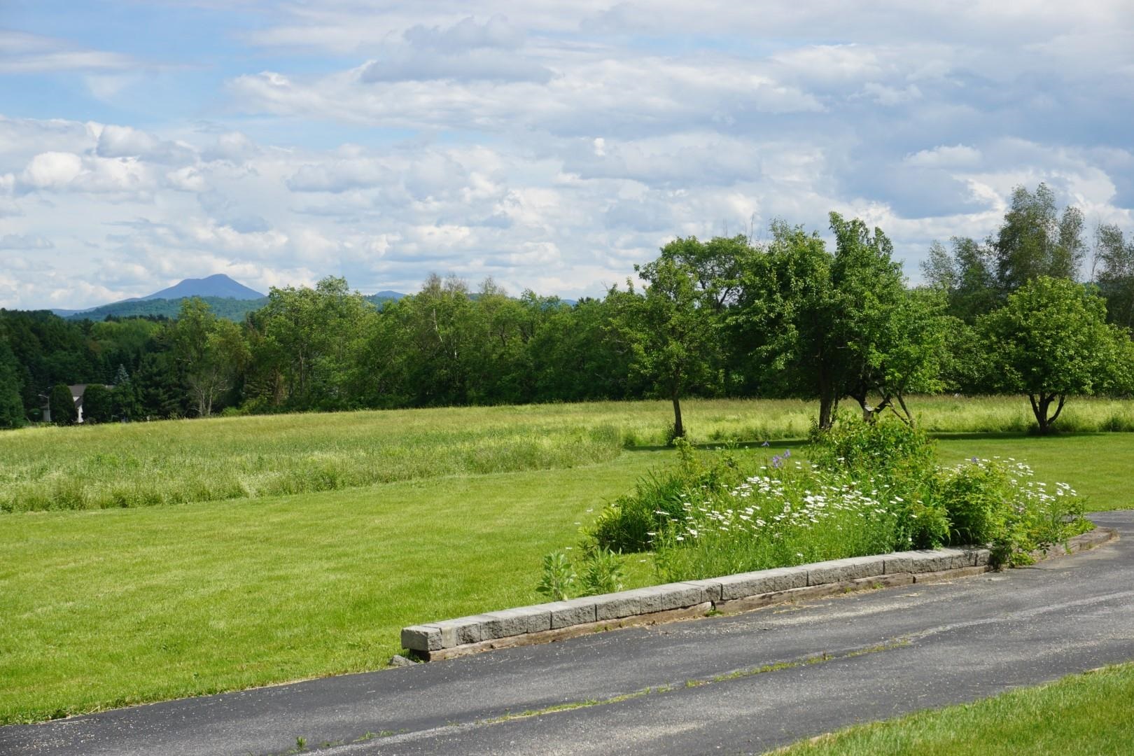 88 Mountain View Road Williston, VT 05495 - Photo 4 of 25