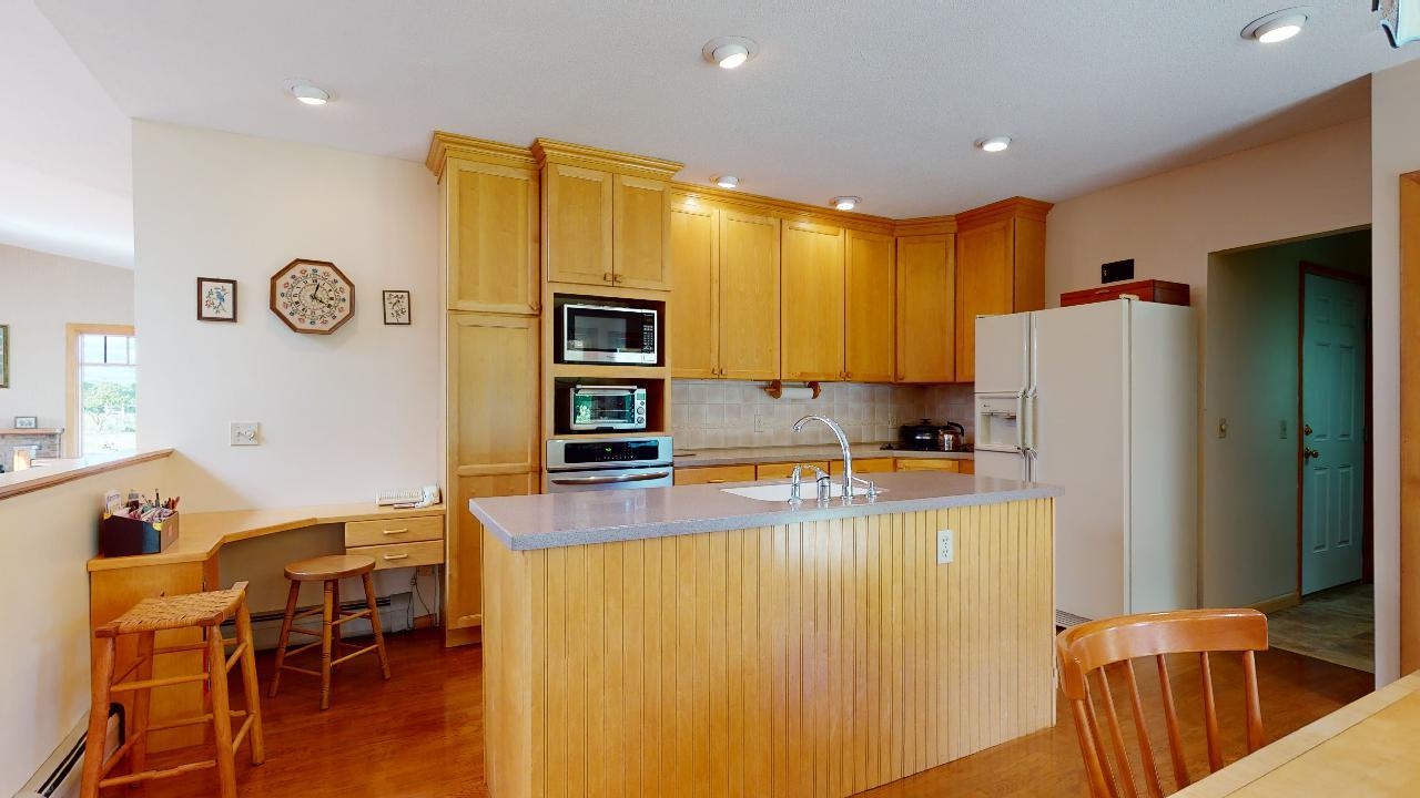 88 Mountain View Road Williston, VT 05495 - Photo 10 of 25