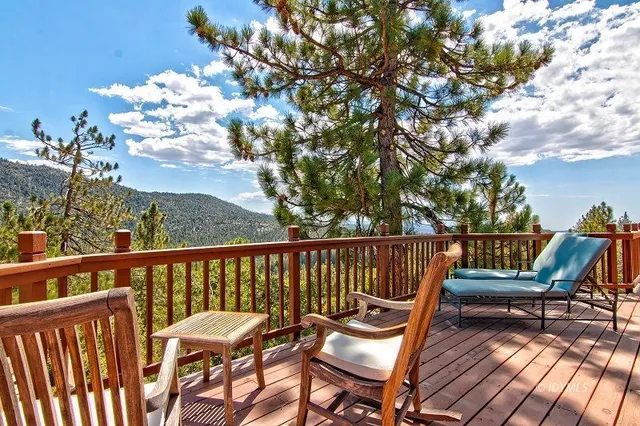 $1,350,000 | 54560 Craig Hill Drive, Idyllwild, CA 92549
