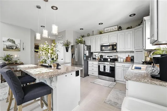 $869,000 | 414 South Borgman Road, Buckner, MO 64016