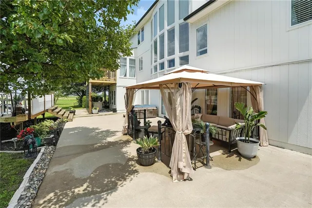 $869,000 | 414 South Borgman Road, Buckner, MO 64016