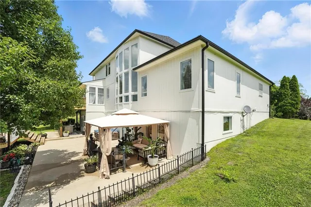 $869,000 | 414 South Borgman Road, Buckner, MO 64016