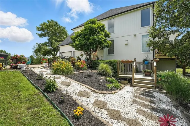 $869,000 | 414 South Borgman Road, Buckner, MO 64016