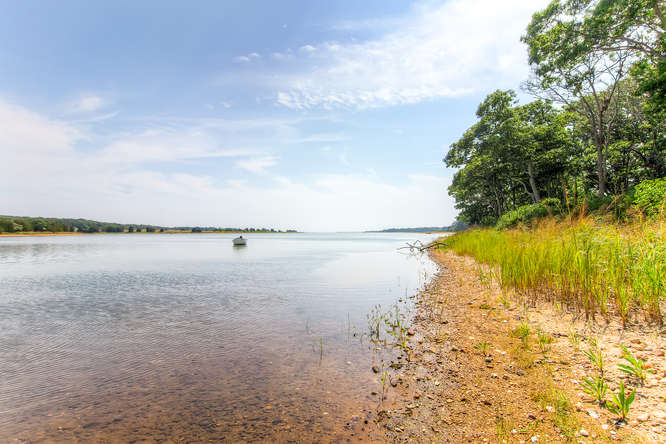 81 Cobbs Hill Road Chilmark, MA 02535 - Photo 17 of 18 Gallery Image 17