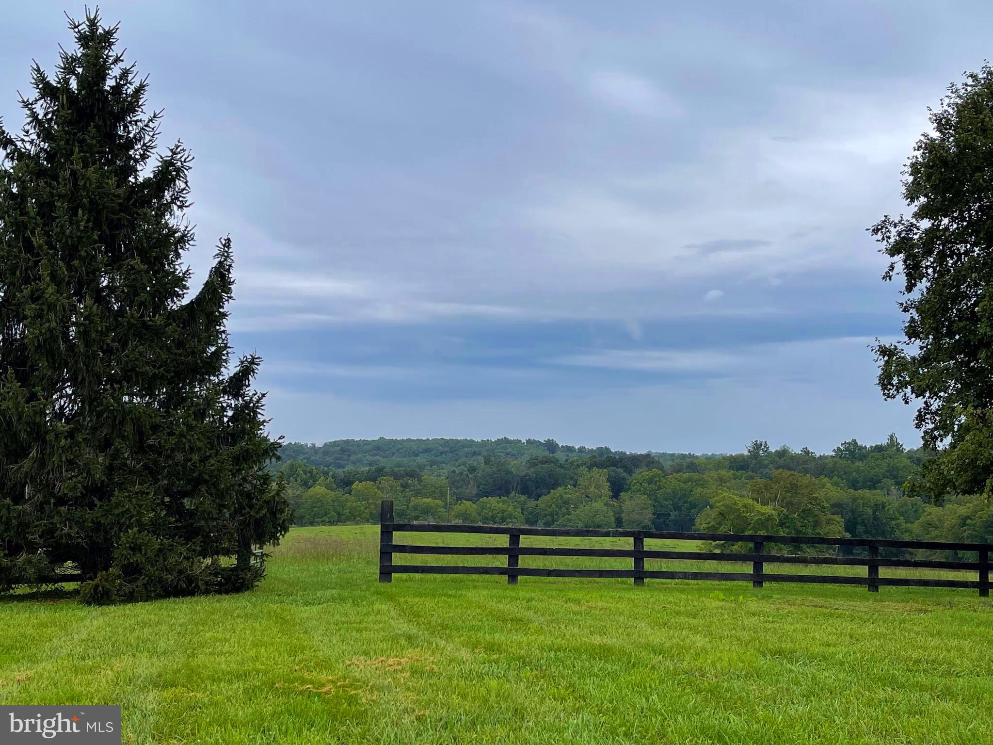 21133 Foxcroft Road Middleburg, VA 20117 - Photo 26 of 41 a view of outdoor space with mountain view
