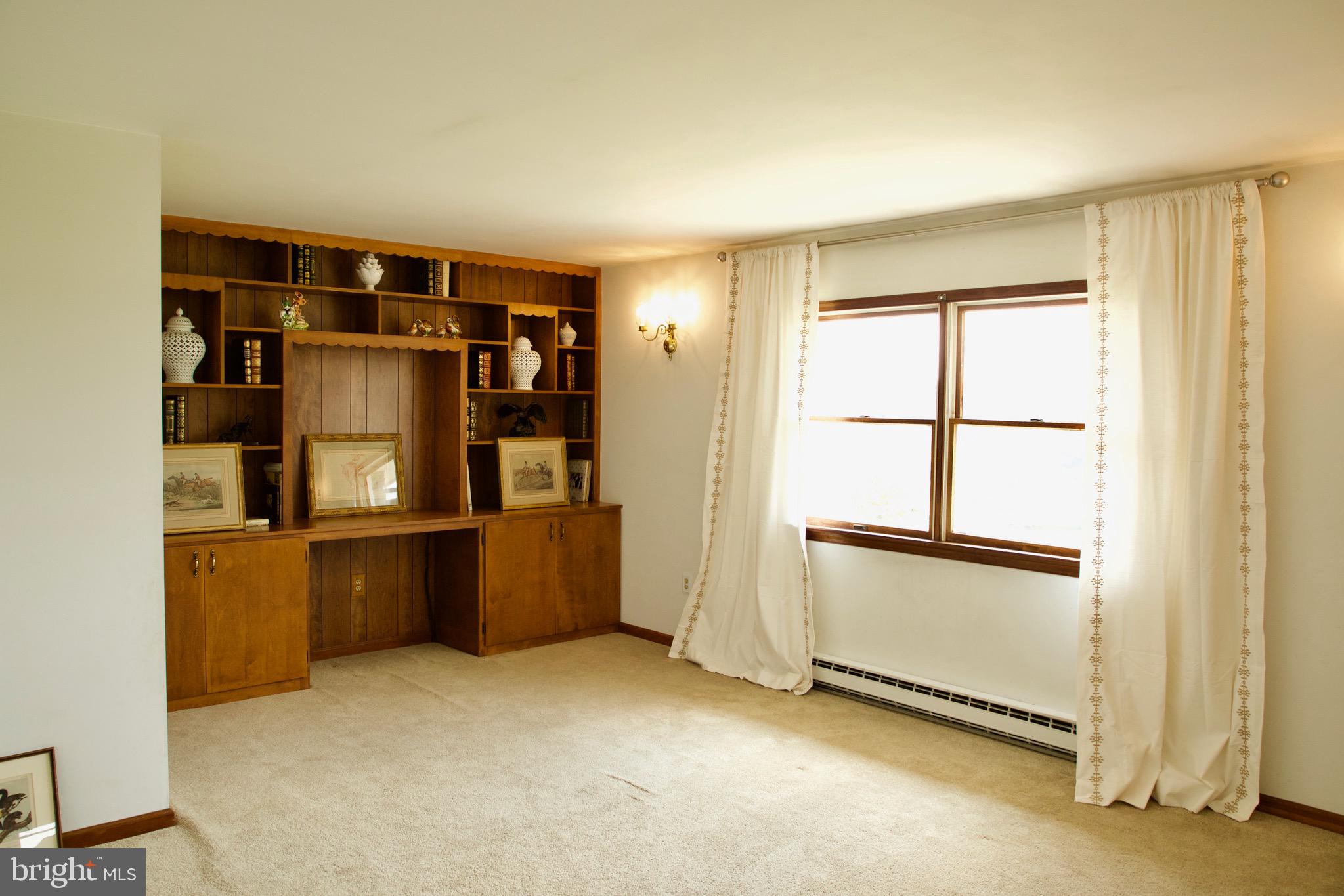 21133 Foxcroft Road Middleburg, VA 20117 - Photo 10 of 41 a big room with closet