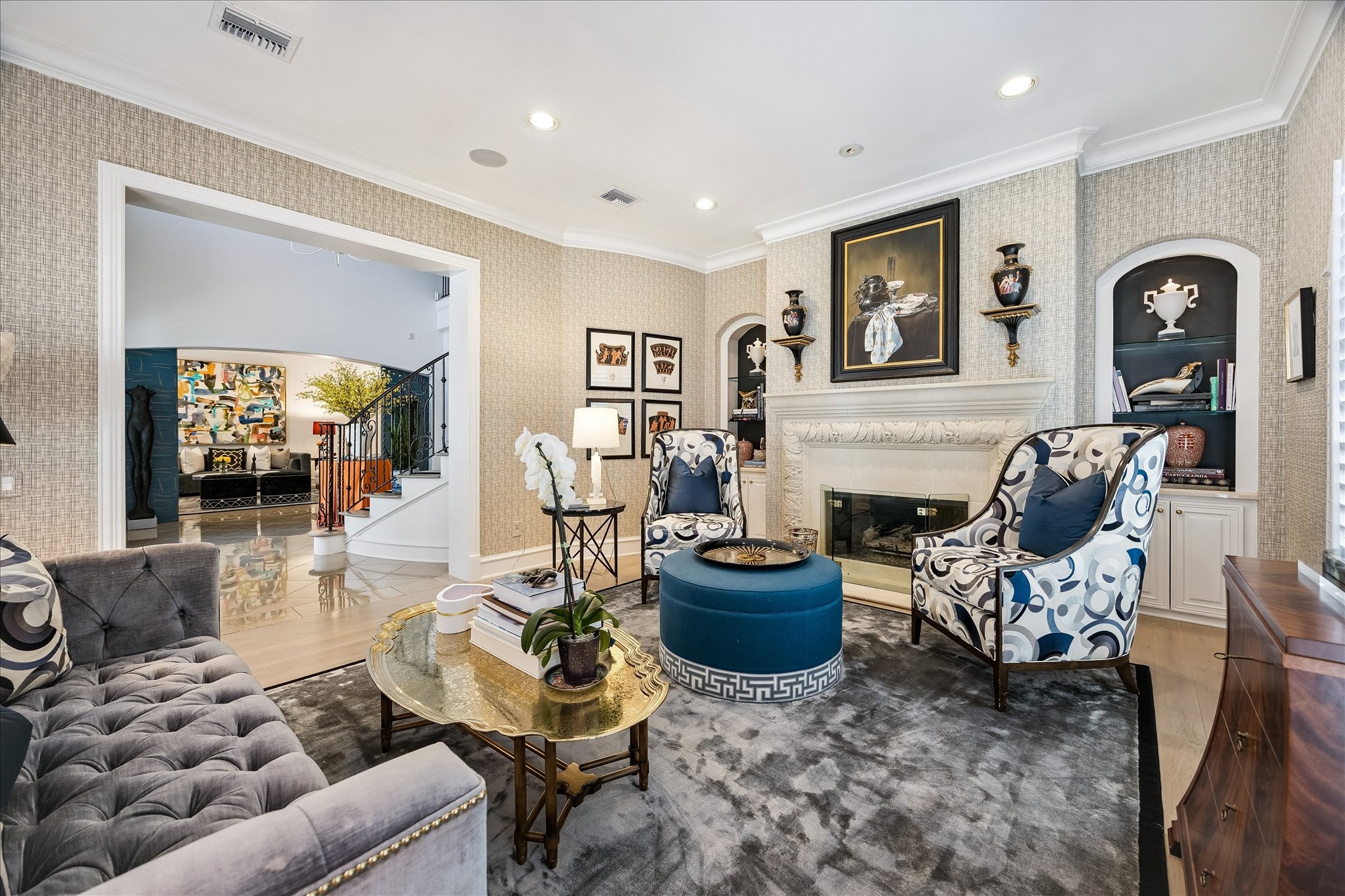 3 Exbury Way Houston, TX 77056 - Photo 11 of 41 a living room with furniture and a potted plant