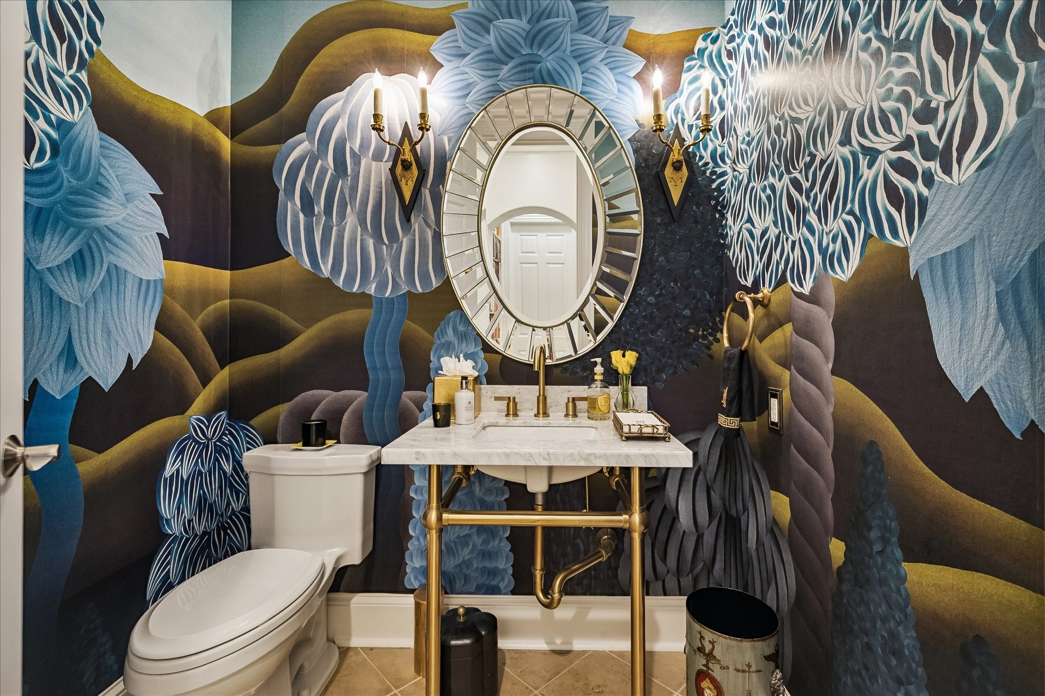 3 Exbury Way Houston, TX 77056 - Photo 13 of 41 a bathroom with a toilet a sink and a mirror