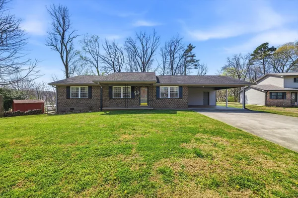 a view of a house with a yard