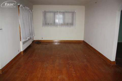 1041 North Graham Road Flint, MI 48532 - Photo 2 of 12 20132026-1.JPG