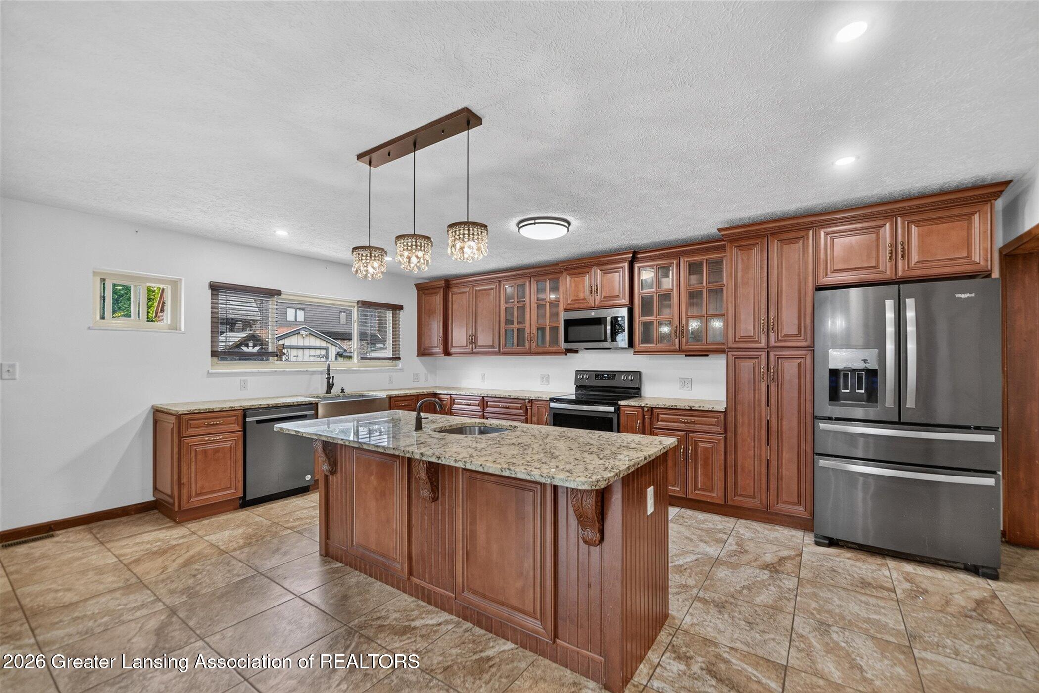 2915 North Cambridge Road Lansing, MI 48911 - Photo 10 of 36 9