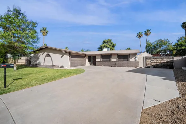 $2,350 | 4515 West Shaw Butte Drive, Glendale, AZ 85304