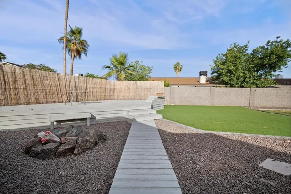$2,350 | 4515 West Shaw Butte Drive, Glendale, AZ 85304