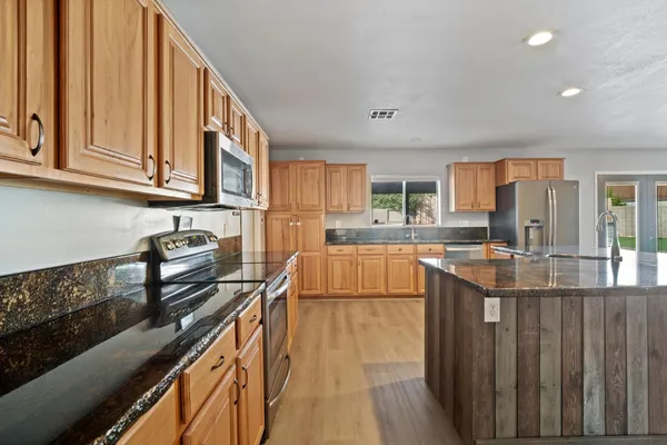 $2,350 | 4515 West Shaw Butte Drive, Glendale, AZ 85304
