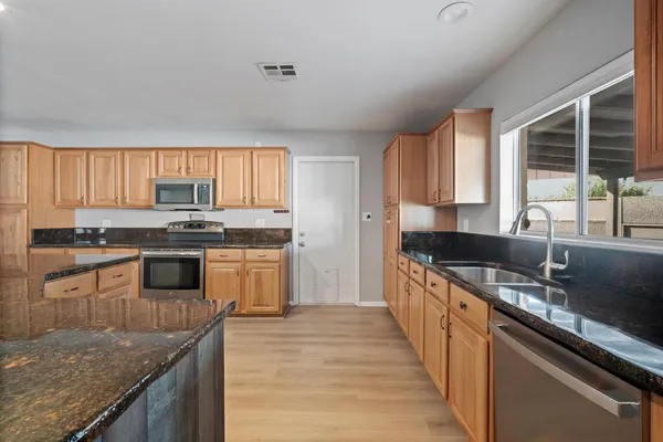 $2,350 | 4515 West Shaw Butte Drive, Glendale, AZ 85304