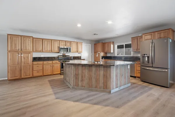 $2,350 | 4515 West Shaw Butte Drive, Glendale, AZ 85304