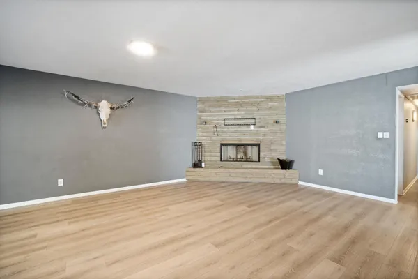 $2,350 | 4515 West Shaw Butte Drive, Glendale, AZ 85304