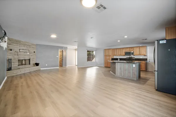 $2,350 | 4515 West Shaw Butte Drive, Glendale, AZ 85304