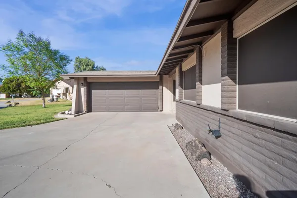 $2,350 | 4515 West Shaw Butte Drive, Glendale, AZ 85304